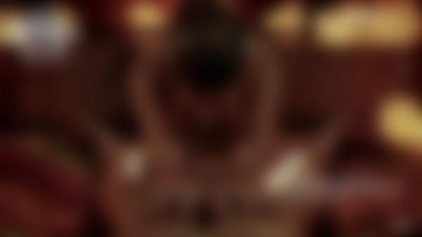 Skärmgrepp #12 från filmen Charlotta Tantra Temple Massage